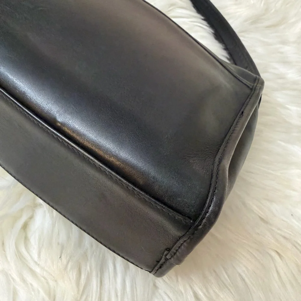 Vintage Coach # 9054 Black Glove-leather Shoulder Bag